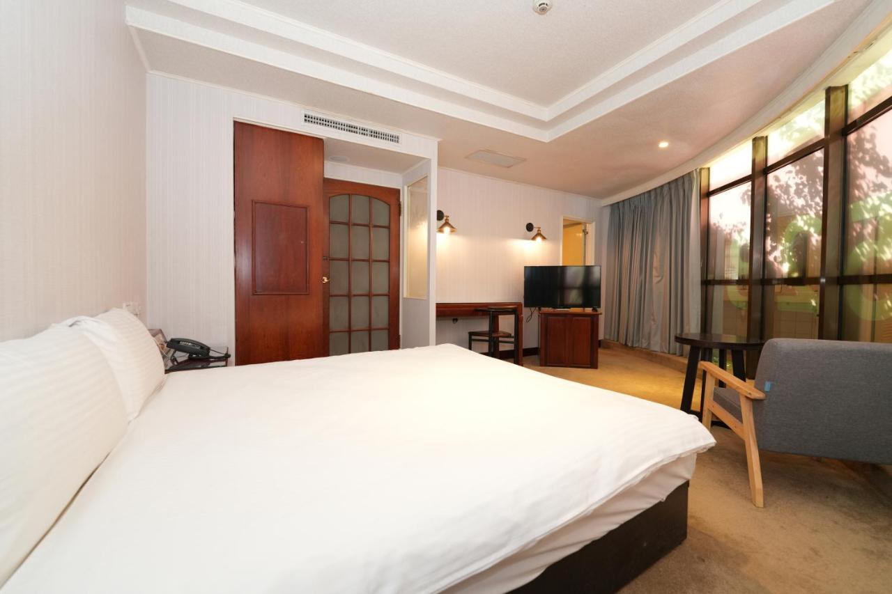 Meworld Hotel - Sanchong Đài Bắc Ngoại thất bức ảnh